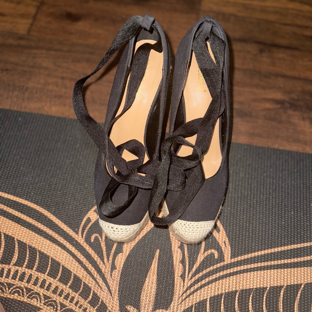 Shoe Dazzle Black and Cream Lace-Up Espadrilles